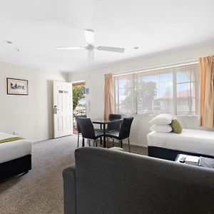 Deluxe One-Bedroom Suite